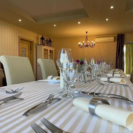 Divá Kačica Restaurant&pansion Casa de hóspedes 3*
