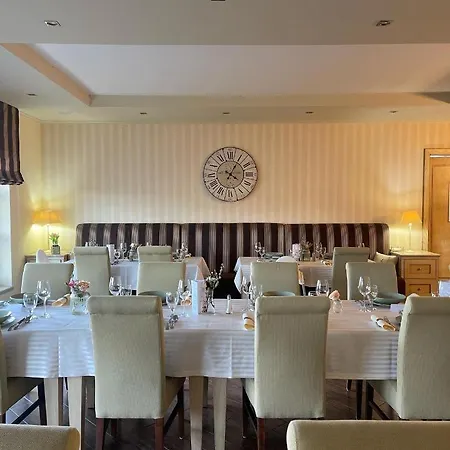 Diva Kacica Restaurant & Pansion בית הארחה Komárno