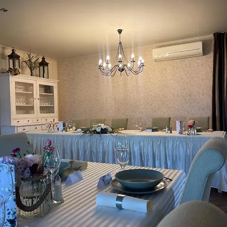 Divá Kačica Restaurant&pansion Komárno