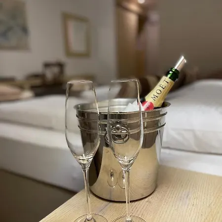 Divá Kačica Restaurant&pansion 3* Komárno