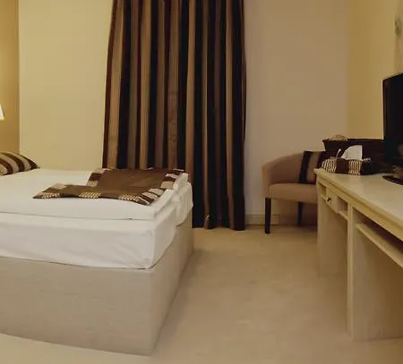 בית הארחה Diva Kacica Restaurant & Pansion